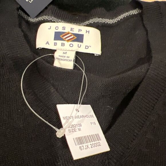 Joseph Abboud Lot of 2 V-Neck Men’s Merino Wool Sweaters Sz.M NWT - Picture 7 of 7